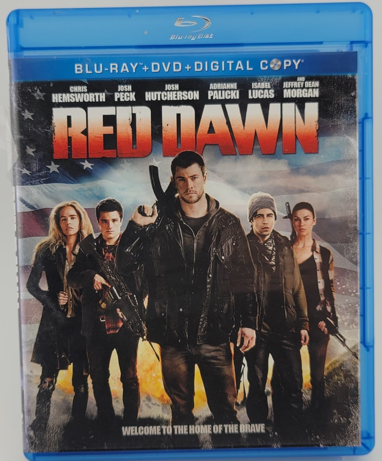 Red Dawn 2012 Blu-ray DVD Digital Combo Chris Hemsworth Josh Hutcherson PG-13