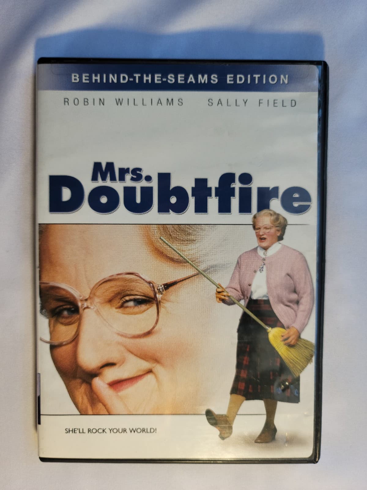 Mrs. Doubtfire | 1993 | DVD | Robin Williams | Sally Field | VG+ | Fast Ship